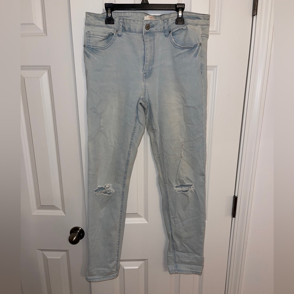 EUC Forever 21 Light Wash Distressed Jeans, Size 30